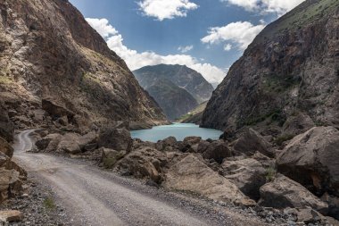 Tadjik road to the mountains