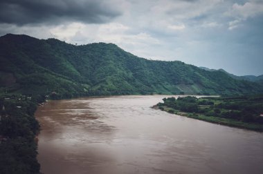 mountains,rain,amazing natural scenery,country tourism and tourism concept images,fresh and relaxing nature pictures