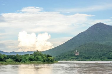 mountains,rain,amazing natural scenery,country tourism and tourism concept images,fresh and relaxing nature pictures