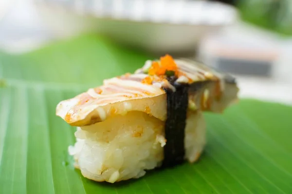 초밥은 일본의 요리이다 해산물은 레스토랑 — 스톡 사진
