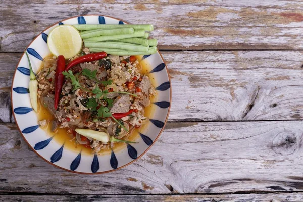 Ensalada Picante Cerdo Picado Servido Con Verduras Frescas Ensalada Cerdo — Foto de Stock