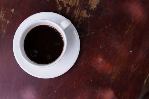 Café Americano Quente Mesa Madeira Velha — Fotografia de Stock