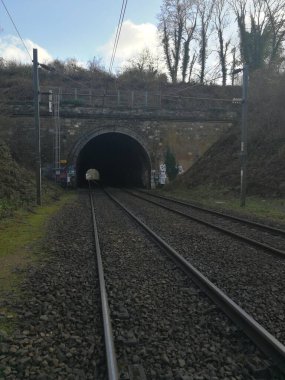Şehirdeki tren rayları.