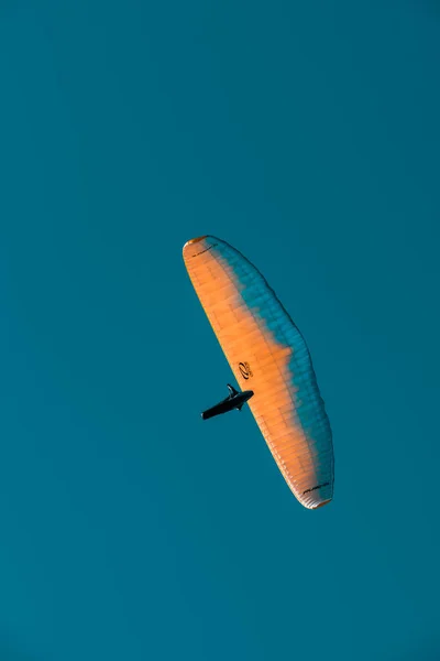 Man Flying Blue Sky — Foto de Stock