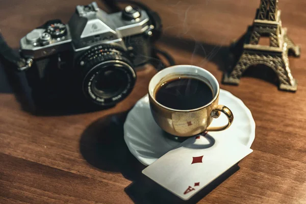 Vintage Camera Met Kopje Koffie Een Boek Een Houten Achtergrond Stockfoto