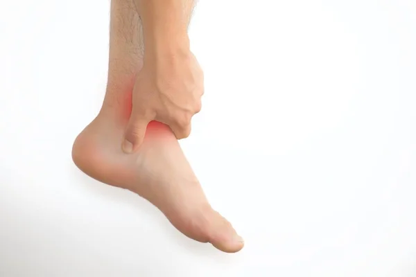 Ayak ağrısı ve kopyalanma alanı olan bir adam.