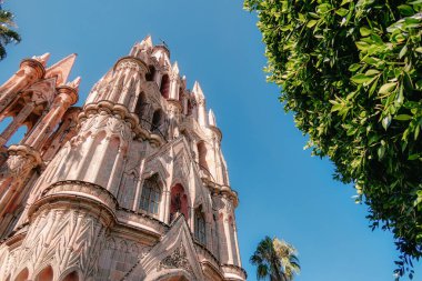 Tarihi şehir merkezinde San Miguel de Allende, Parroquia De San Miguel Arcangel katedrali