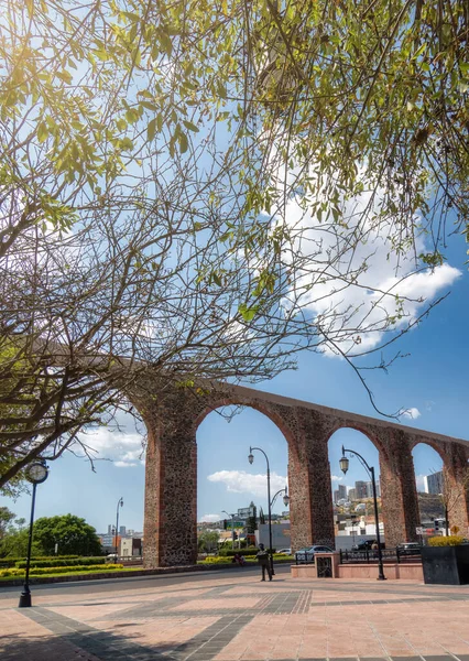 メキシコのケレタロのアーチのコピースペースを持つプレミアム画像 — ストック写真
