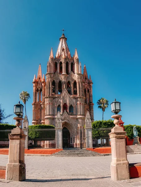 Tarihi şehir merkezinde San Miguel de Allende, Parroquia De San Miguel Arcangel katedrali