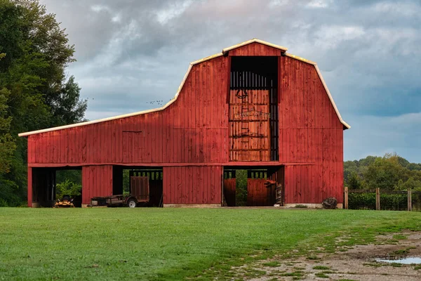 Antiguo Granero Rojo Verano Tennessee — Foto de Stock