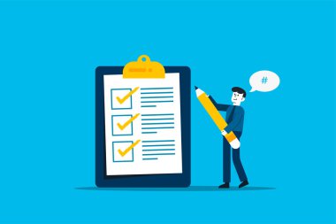 Tamamlanmış kontrol listesi. Tamamlanmış listeye bakan bir iş adamı.