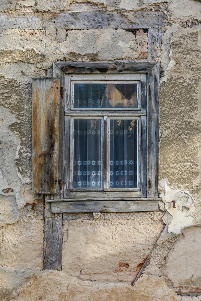Ein Altes Fenster Haus Zeuge Der Vergangenheit — Stockfoto