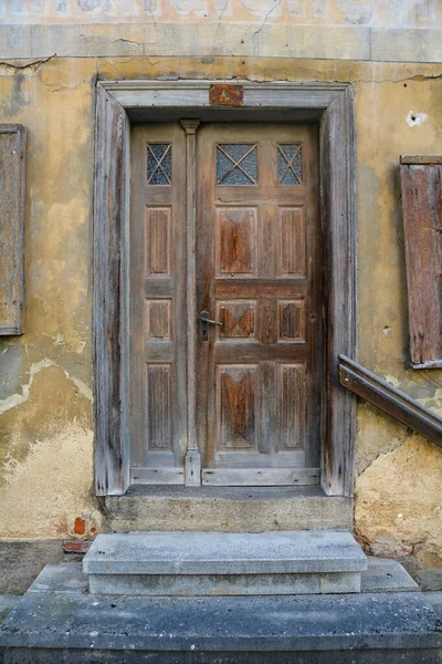 Old Door Made Wood Glass Steps Old House — Stock Photo, Image