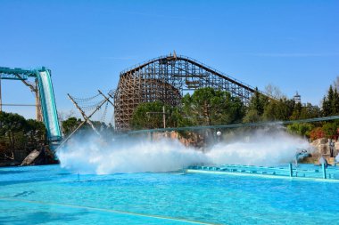 Europa Park, Pas, Almanya, 20 Nisan 2022 - Lunaparktaki su treni