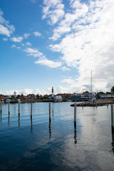 ボートやTimmendorf Strandの景色を望む港 ポール島の灯台と メクレンブルク 西ポメラニア ドイツ — ストック写真