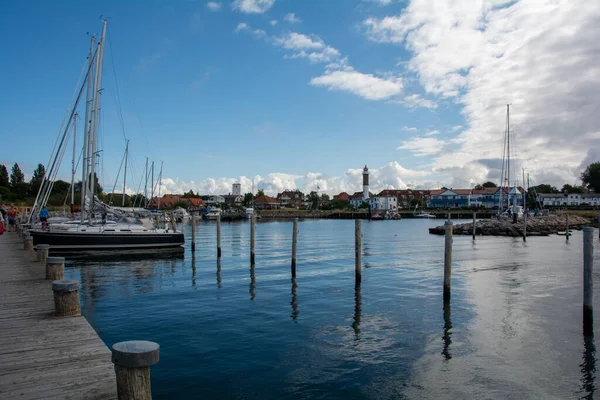 Λιμάνι Βάρκες Και Θέα Στο Timmendorf Strand Φάρο Στο Νησί — Φωτογραφία Αρχείου