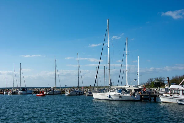 ドイツ メクレンブルク 西ポメラニア島のポール島にあるTimmendorf Strandのボートと港 — ストック写真