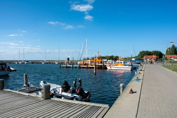 ドイツ メクレンブルク 西ポメラニア島のポール島にあるTimmendorf Strandのボートと港 — ストック写真