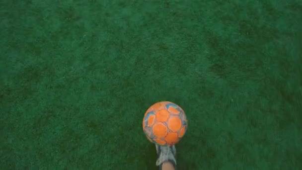 Jogador Futebol Chuta Bola Pov Futebol Primeira Pessoa Jogador Futebol — Vídeo de Stock