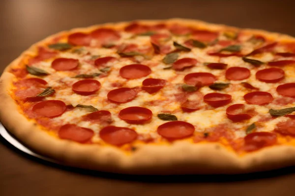 Close Deliciosa Pizza Pepperoni Suculenta Com Queijo Fast Food Gorduroso — Fotografia de Stock