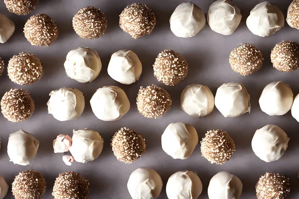 picture of cake pops, sweet and sugary snack, high calorie food