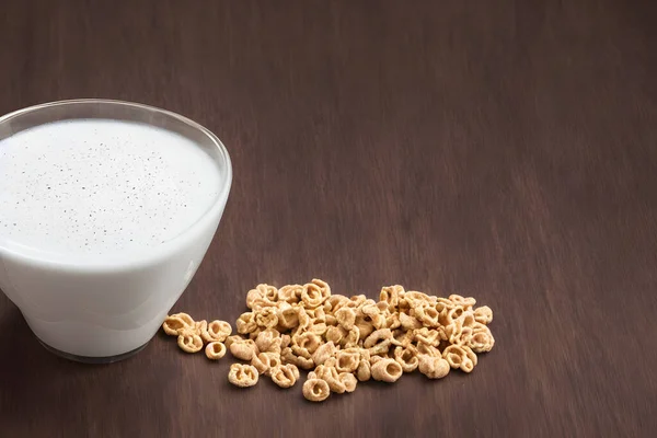 シリアルとミルク 健康的な朝食 栄養のある主食 — ストック写真