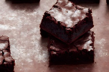 Çikolatalı kek, tatlı ve şekerli aperatif, yüksek kalorili yemek.