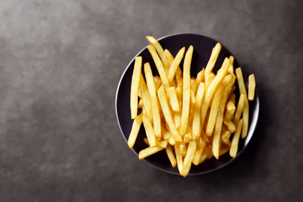 Patates kızartması, popüler fast food ürünü, yağlı yemek.