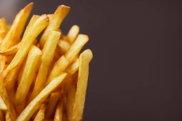 Patates kızartması, popüler fast food ürünü, yağlı yemek.
