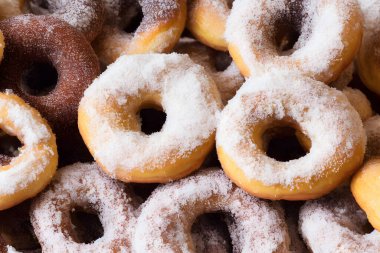 Çörekler, popüler fast food ürünleri, kahvaltı için iyi ya da atıştırmalık olarak.