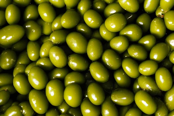 Yeşil zeytin, zeytinyağı kaynağı ve kahvaltılık yiyecek.