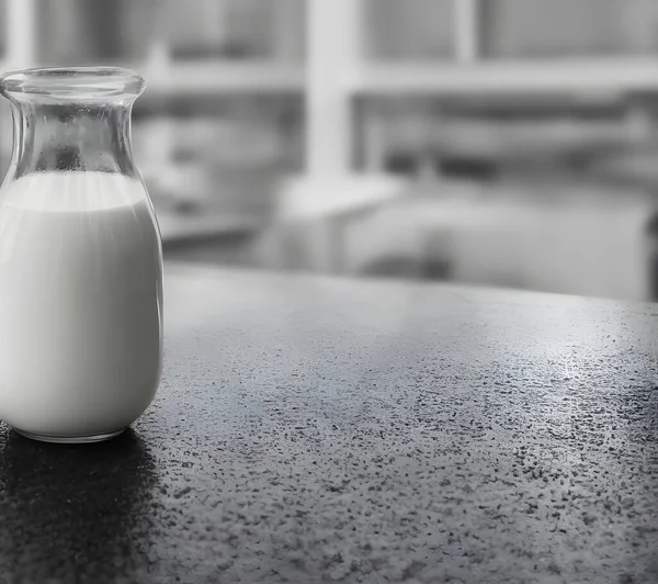 Botella Leche Fresca Bebida Saludable Que Contenga Proteínas Animales —  Fotos de Stock