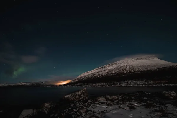 Borealis Aurora Varre Grande Lago Uma Noite Sem Nuvens Kilpisjarvi — Fotografia de Stock