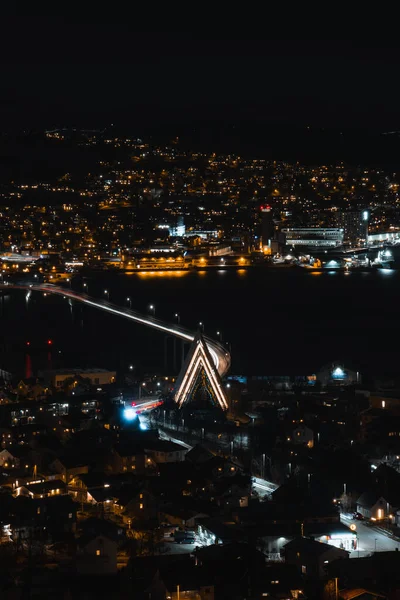 Vista Nocturna Catedral Del Ártico Desde Lado Colina Tromso Ciudad —  Fotos de Stock