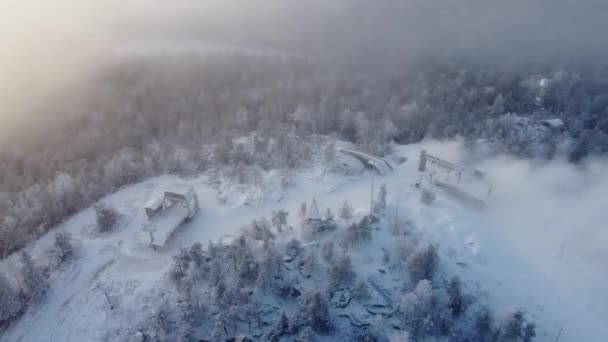 Drone Vol Dessus Colline Vuokatinvaara Kainuu Finlande Cachant Dans Brouillard — Video