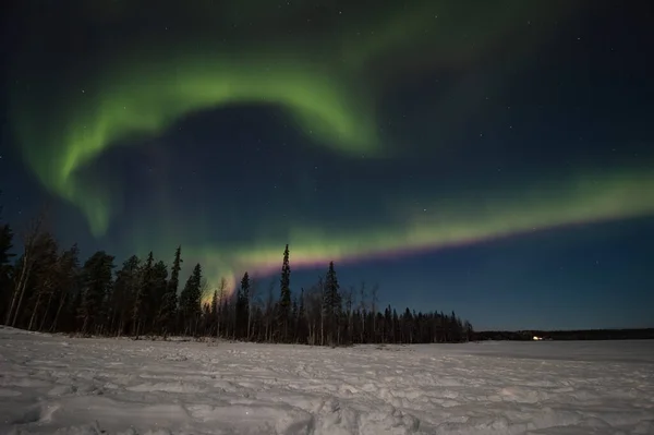 Lélegzetelállító Zöld Táncoló Aurora Borealis Sötét Égen Leviben Lappföldön Észak — Stock Fotó