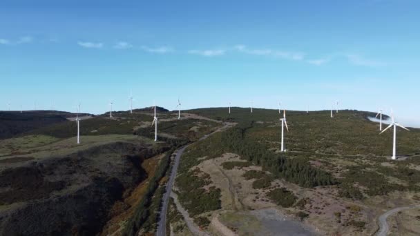 Luchtfoto Van Een Windenergiecentrale Die Elektriciteit Opwekt Voor Madeira Portugal — Stockvideo