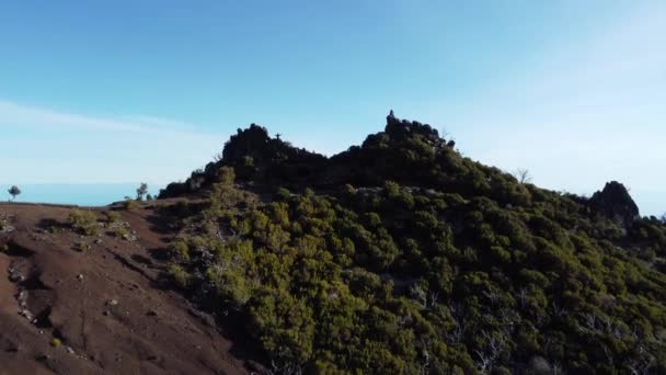 Flyg Över Sluttningarna Madeiras Högsta Berg Pico Ruivo Flyger Över — Stockvideo