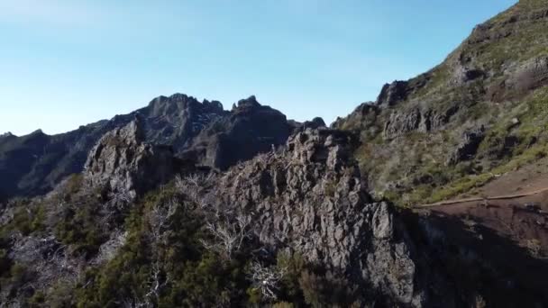Vuelo Sobre Las Laderas Montaña Más Alta Madeira Pico Ruivo — Vídeos de Stock
