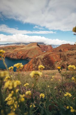 Ponta de sao Lourenco bölgesi Portekiz 'in Madeira adasında en çok ziyaret edilen yerlerden biridir. Nefes kesen kaya oluşumları ve doğanın vahşeti her yolcuyu etkisiz hale getirecektir..