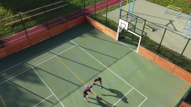 Two Friends Play One One Basketball Artificial Court Summer Weather — Vídeos de Stock