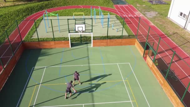 Two Friends Play One One Basketball Artificial Court Summer Weather — Stock video