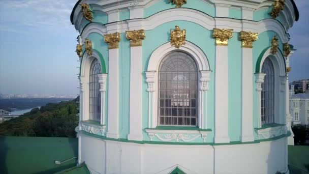 Ukrajina Andrews Kostel Ortodoxní Kostel Zlatými Kopulemi Vysoce Kvalitní Záběry — Stock video