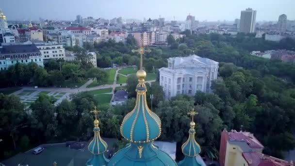 Ukraina Andrews Kyrka Ortodoxa Kyrkan Med Gyllene Kupoler Högkvalitativa Bilder — Stockvideo