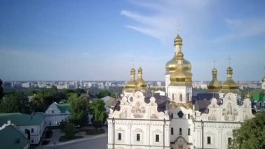 Kiev Pechersk Lavra Ukrayna 'nın hava manzarası. Kiev Pechersk Lavra 'nın hava manzarası. Kievo-Pecherskaya Lavra antik mağara manastırının manzaralı büyük Lavra Çan Kulesi. Ortodoks Manastırı.