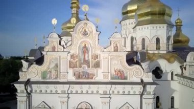 Kiev Pechersk Lavra Ukrayna 'nın hava manzarası. Kiev Pechersk Lavra 'nın hava manzarası. Kievo-Pecherskaya Lavra antik mağara manastırının manzaralı büyük Lavra Çan Kulesi. Ortodoks Manastırı.
