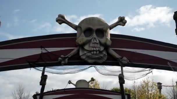 Хеллоуїн Піратський Череп Кістками Крупним Планом Святкування Хеллоуїна Костюм Хеллоуїн — стокове відео