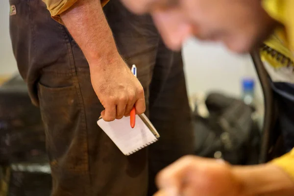 Sicurezza Sul Posto Lavoro Costruzione Alto Rischio Lavoratore Detenzione Personale — Foto Stock