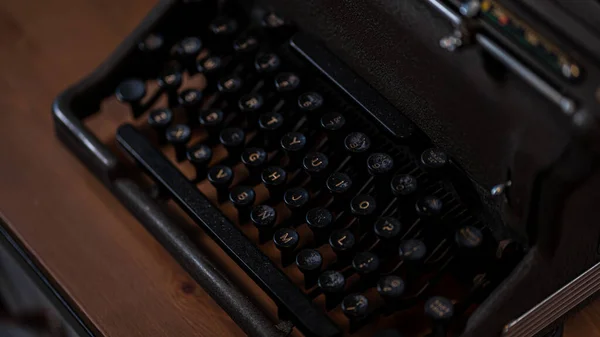 Vintage Typewriter Macro View Black Keys Gold Lettering — Zdjęcie stockowe