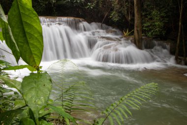 Huai Mae Khamin, doğa ve şelaleleri seven turistler için cennet gibi bir yer.
